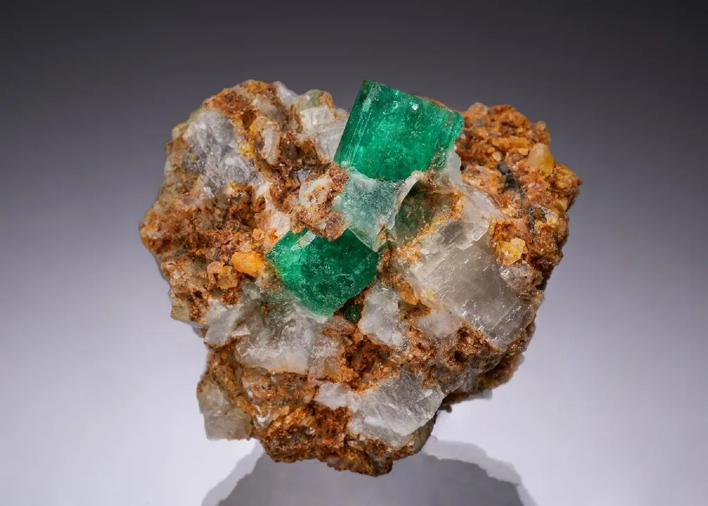 Beryl var. Emerald image