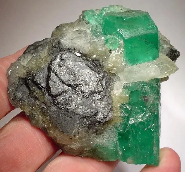Beryl (Var: Emerald) image