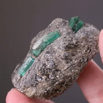 Beryl var. Emerald