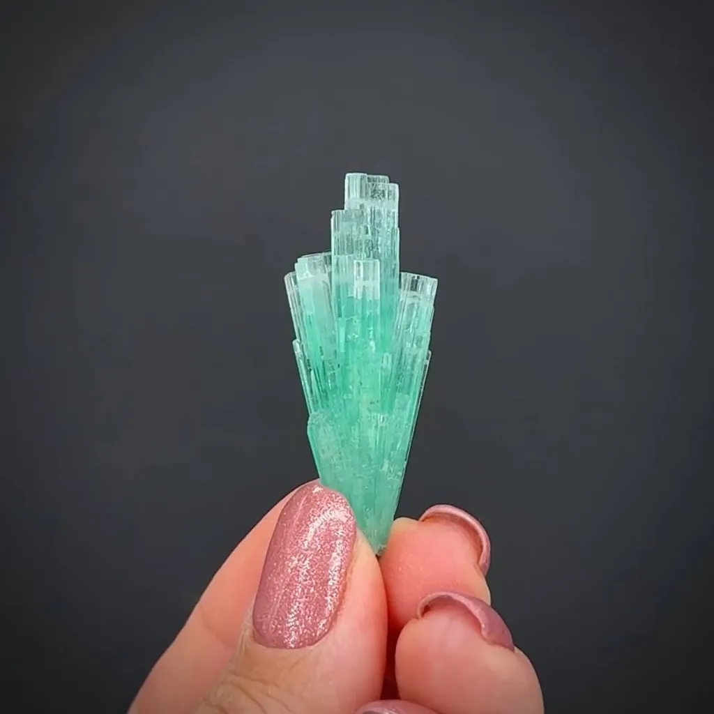 Beryl var. Emerald - image 2