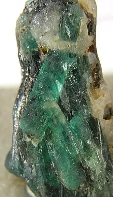 Beryl (Var: Emerald) - image 2
