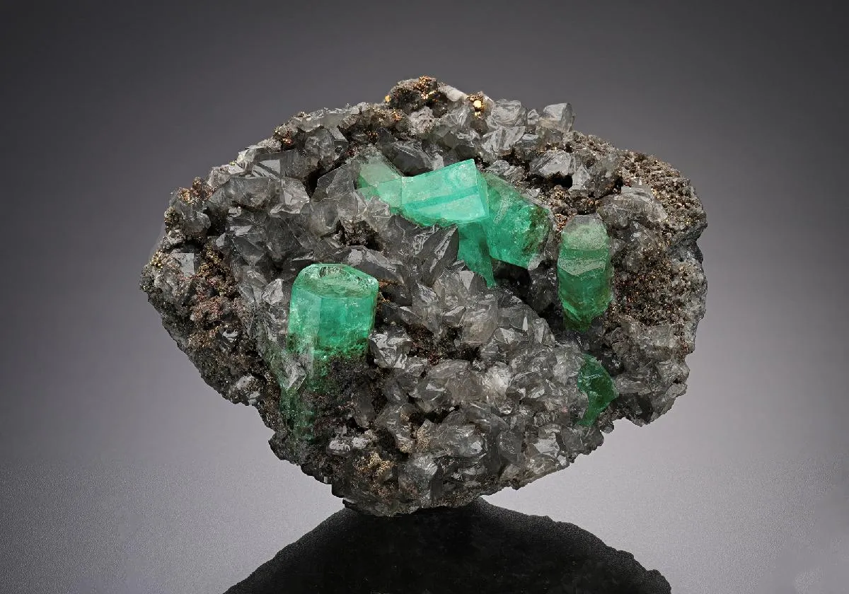 Beryl, Var. Emerald - image 1