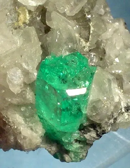 Beryl (Var: Emerald), Calcite - image 2