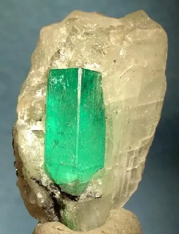 Beryl (Var: Emerald), Calcite image