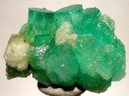 Beryl (Var: Emerald), Calcite image