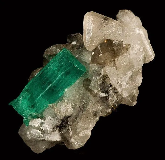 Beryl (Var: Emerald), Calcite image