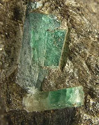 Beryl (Var: Emerald) - image 3