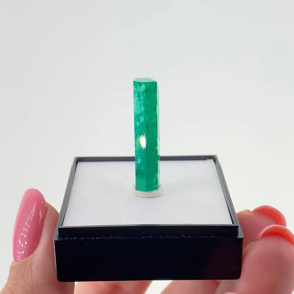 Beryl var. Emerald - image 2