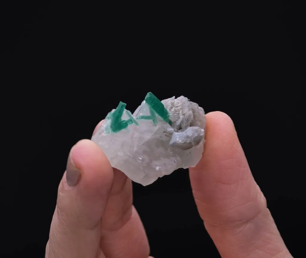 Beryl var. Emerald on Calcite - image 2