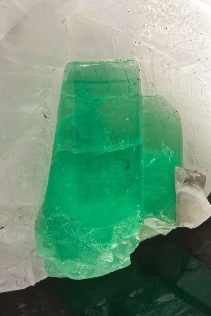 Beryl Var. Emerald on Calcite - image 3