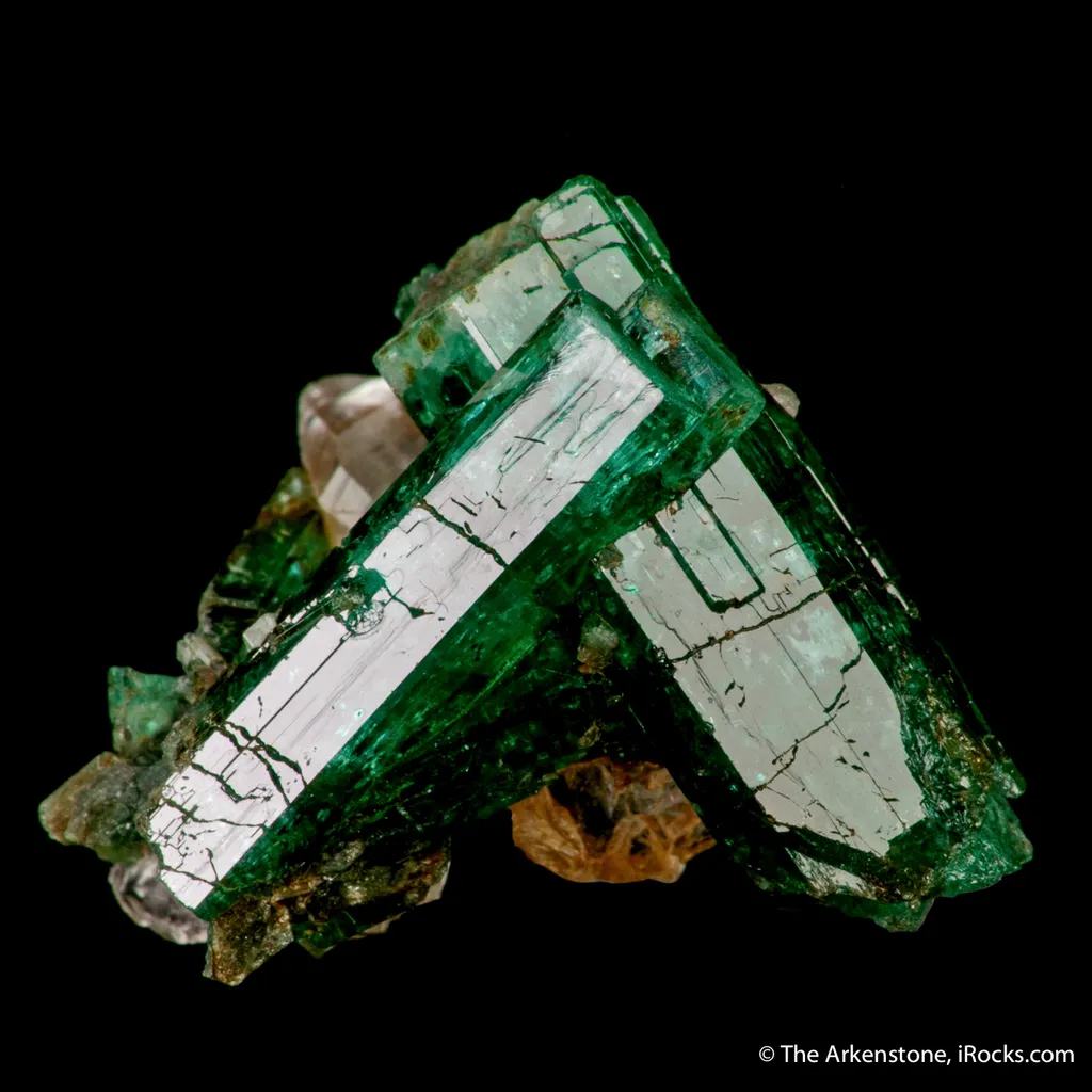 Beryl var. Emerald on Quartz image