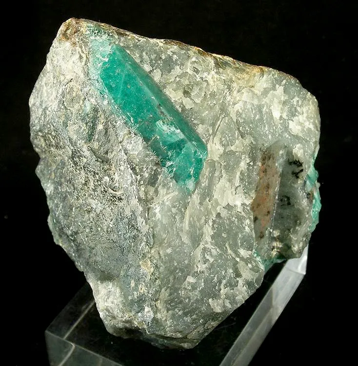 Beryl (Var: Emerald), Quartz image