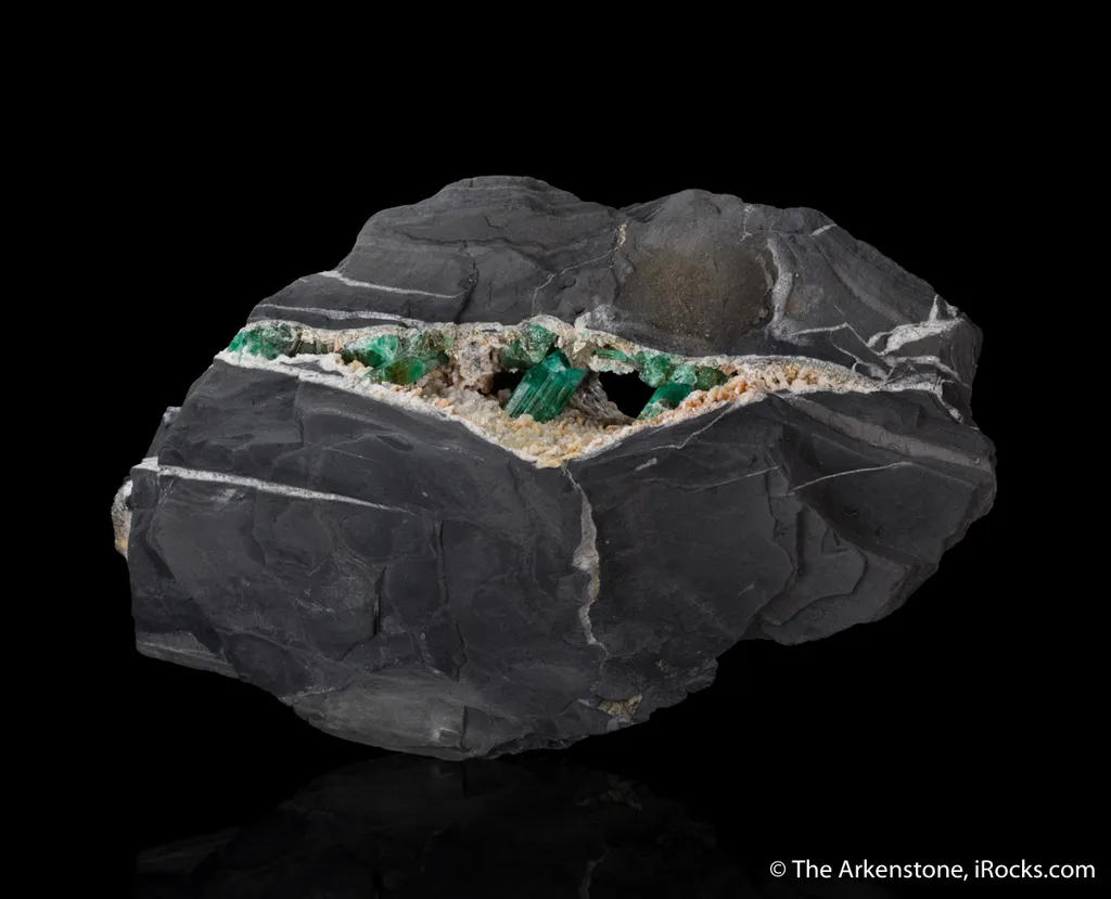 Beryl var. Emerald with Calcite image