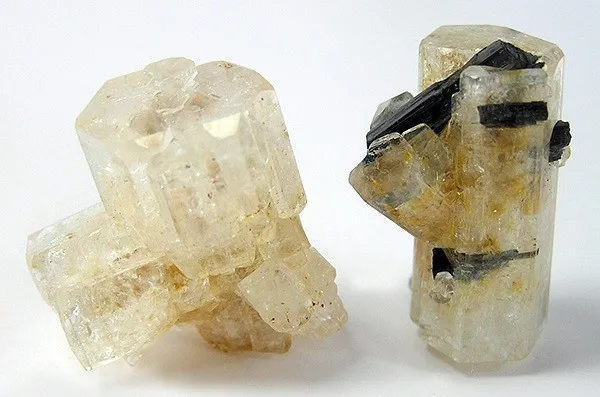 Beryl (Var: Goshenite), Schorl image