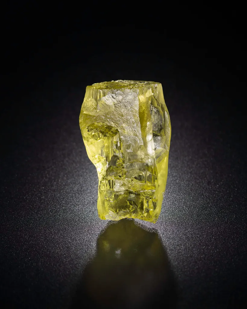 Beryl var. Heliodor from Brazil, Minas Gerais, Padre Paraíso
