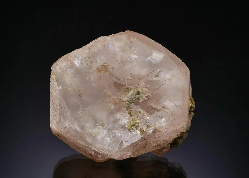 Beryl var. Morganite image