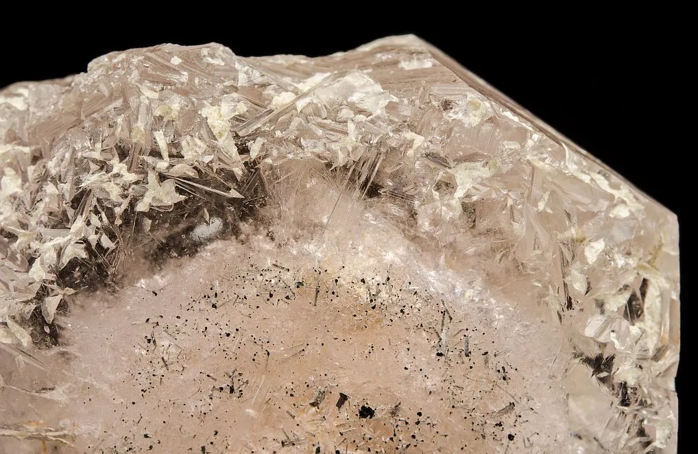 Beryl var. Morganite - image 2