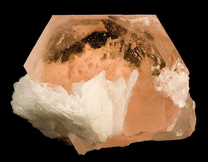 Beryl (Var: Morganite), Albite image
