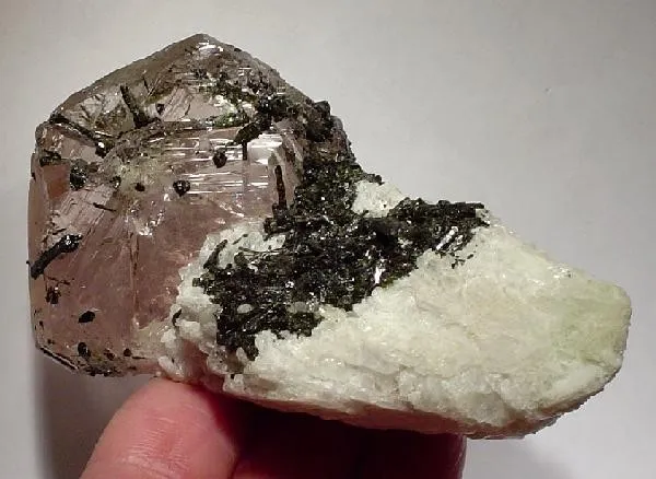 Beryl (Var: Morganite), Elbaite, Albite image