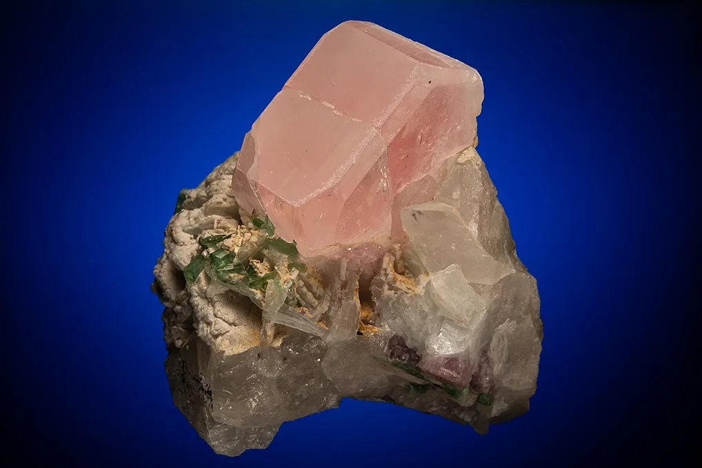 Beryl var. Morganite image