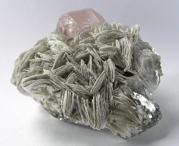 Beryl (Var: Morganite), Muscovite image