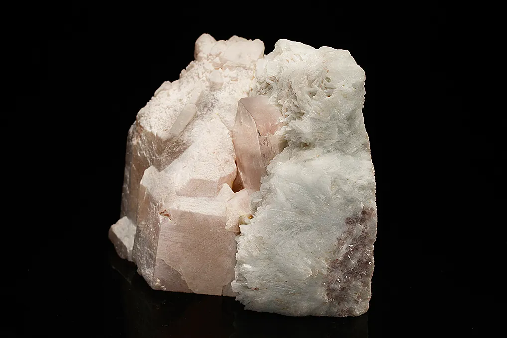 Beryl var. Morganite on Albite var. Cleavelandite and Quartz - image 4