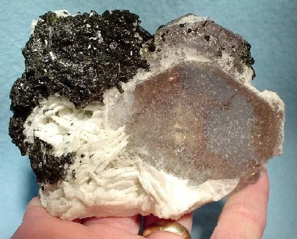 Beryl (Var: Morganite), Tourmaline, Albite - image 2
