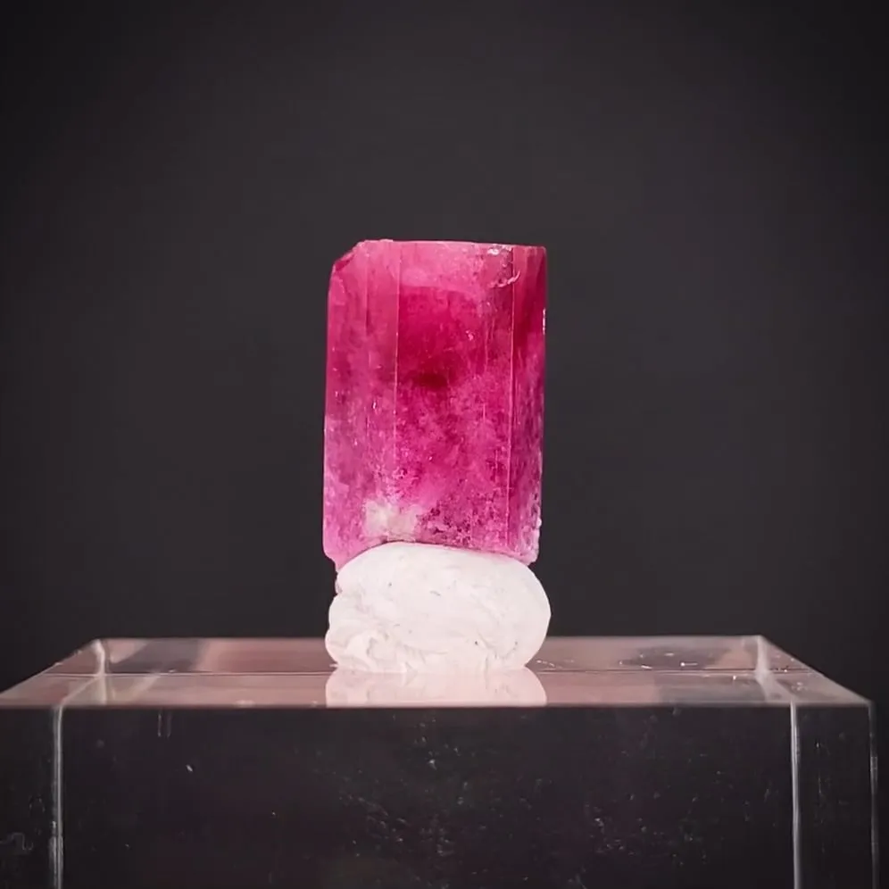 Beryl var. Red Beryl - image 2