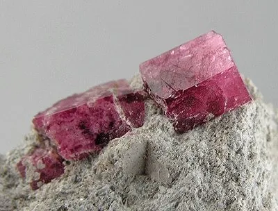 Beryl (Var: Red Beryl) - image 2