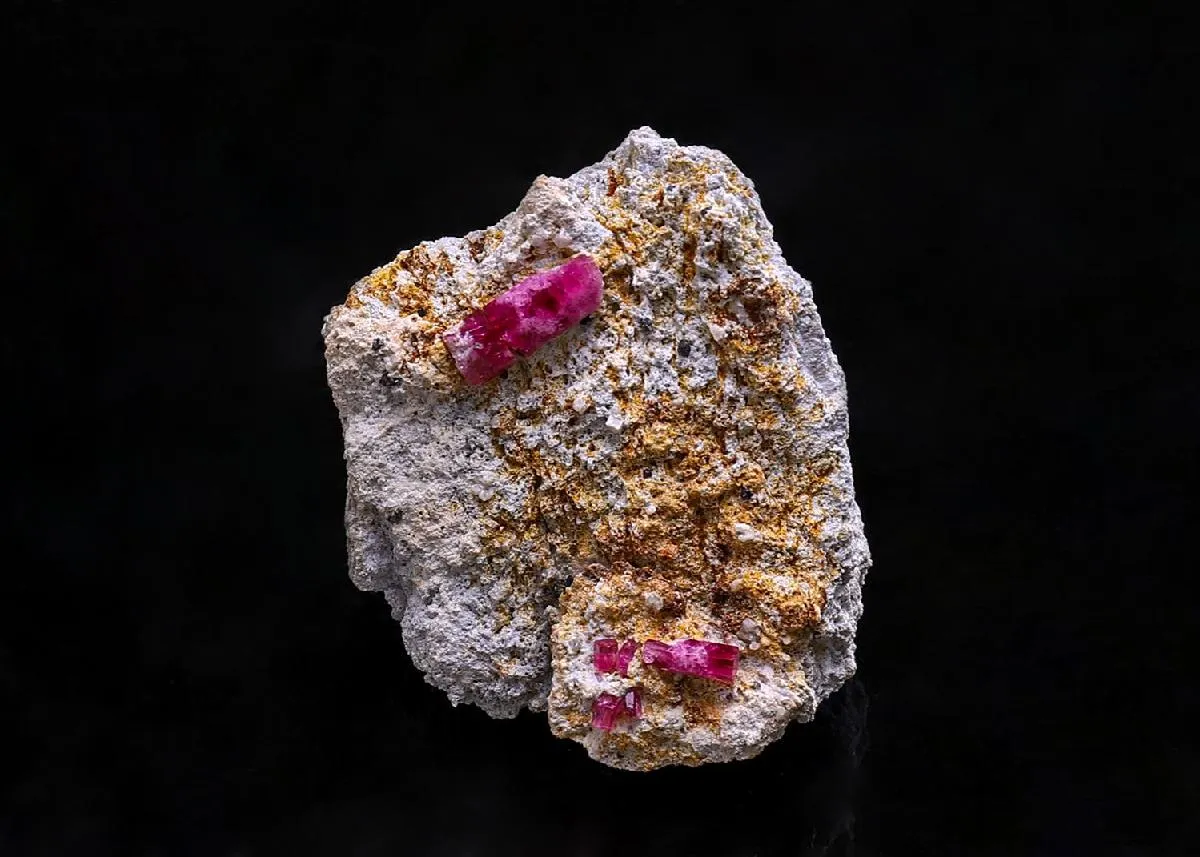 BERYL var. Red Beryl - image 1