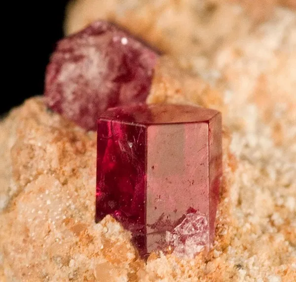 Beryl (Var: Red Beryl) - image 2