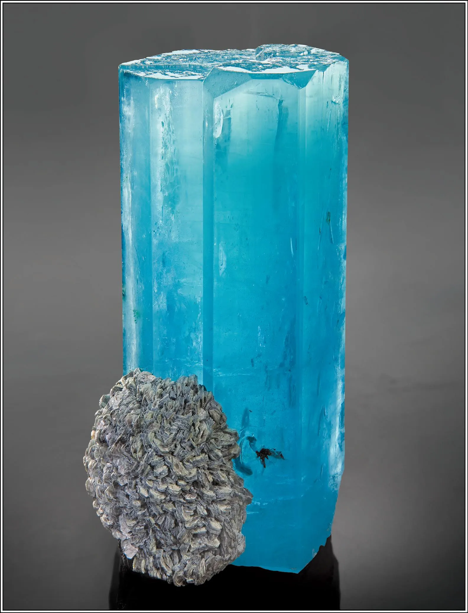 Beryl (variety Aquamarine), Muscovite - image 1