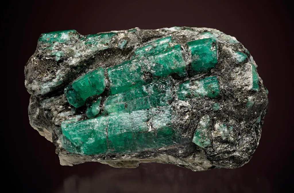 Beryl (variety Emerald) image