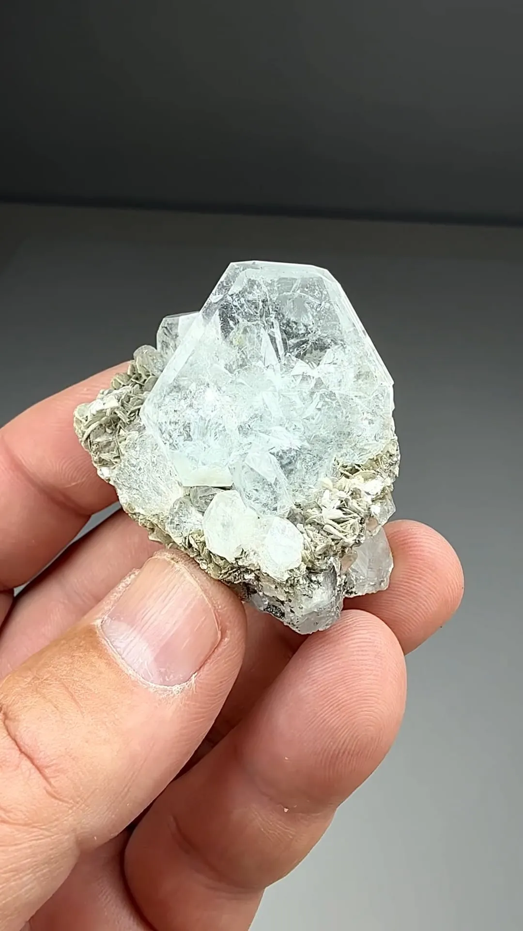 Beryl with Muscovite (868) - image 2