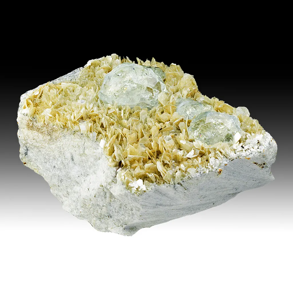 Beryl with Muscovite image