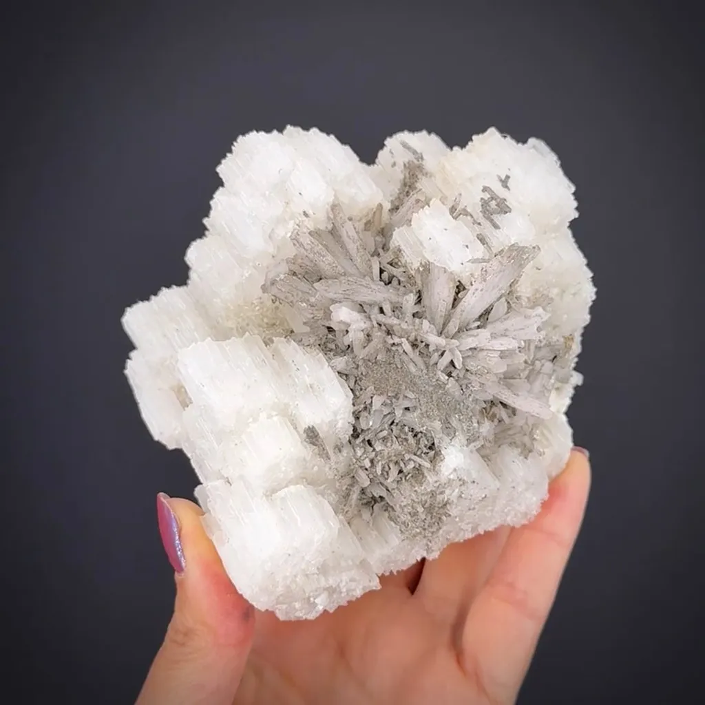 Beryllonite and Viitaniemiite image