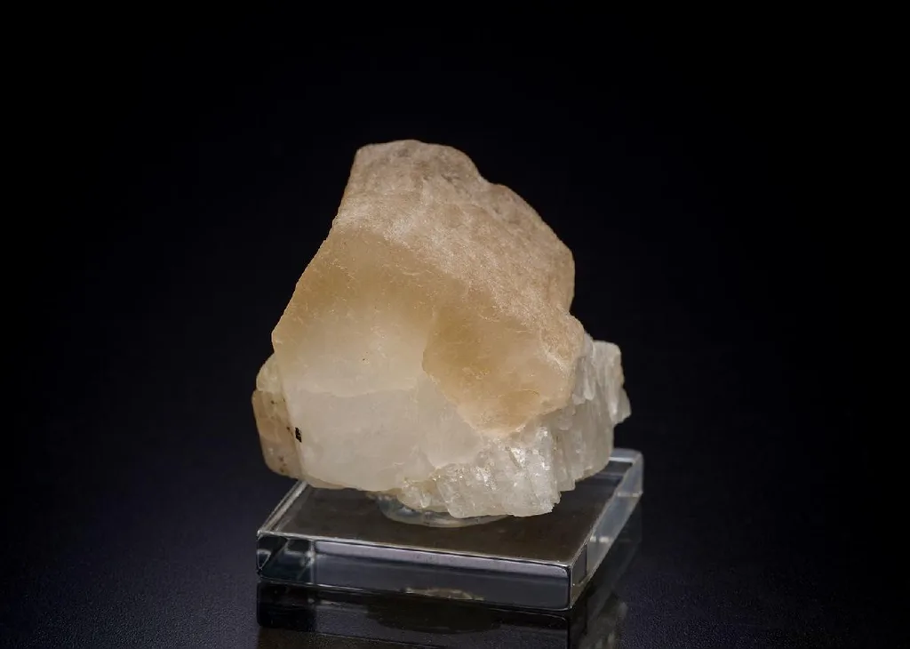 Beryllonite image