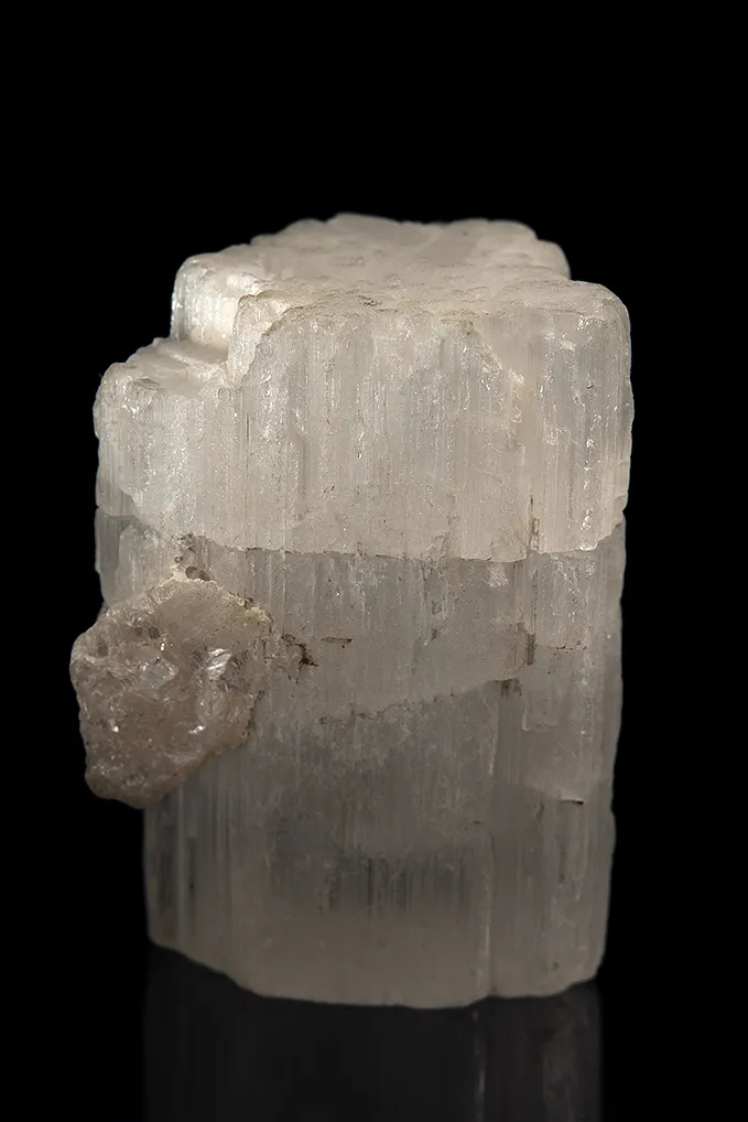 Beryllonite - image 3
