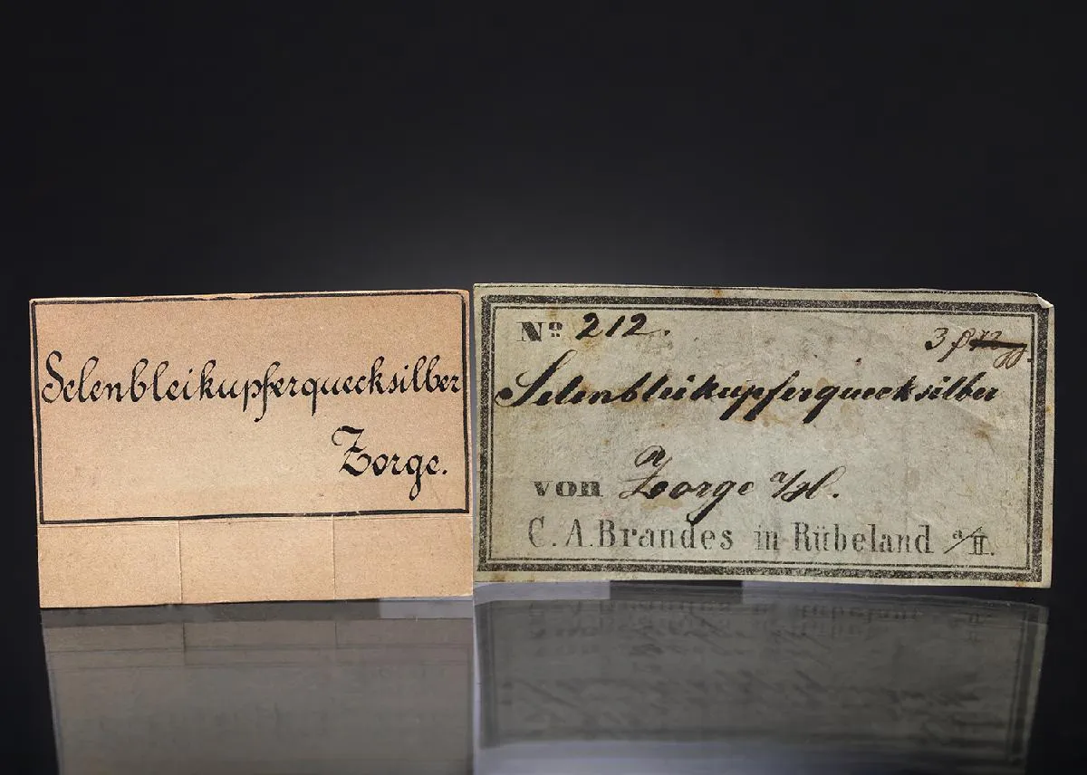 BERZELIANITE with TIEMANNITE and Clausthalite - image 1