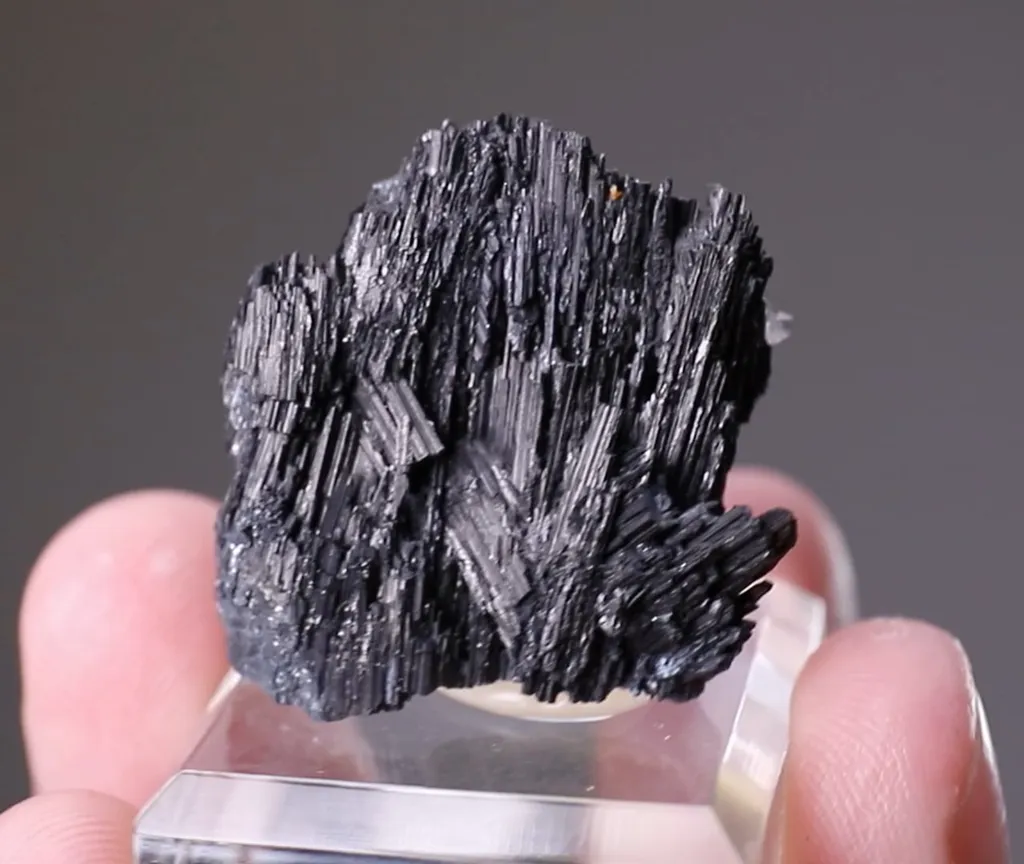 Betekhtinite - image 2
