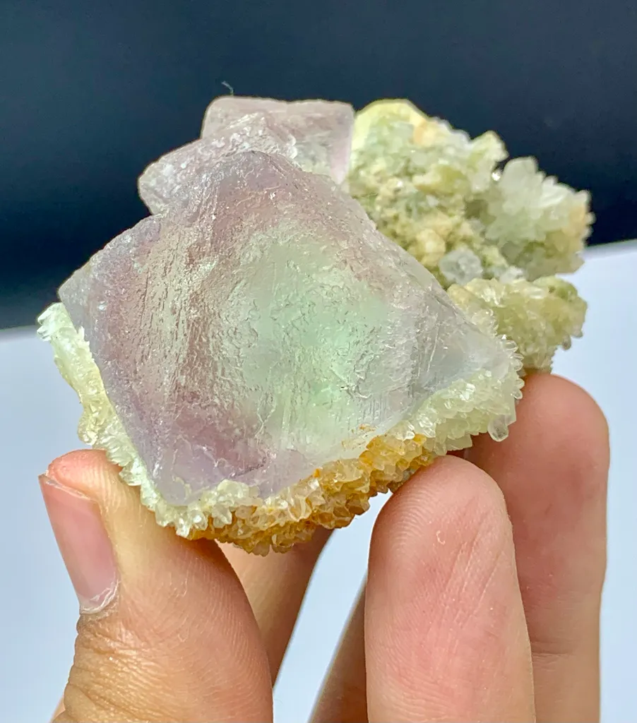 Bi-Color Prismatic Fluorite Crystal Have Quartz Clusters Pakistan,101.84G, Gilgit-Baltistan, Skardu District image