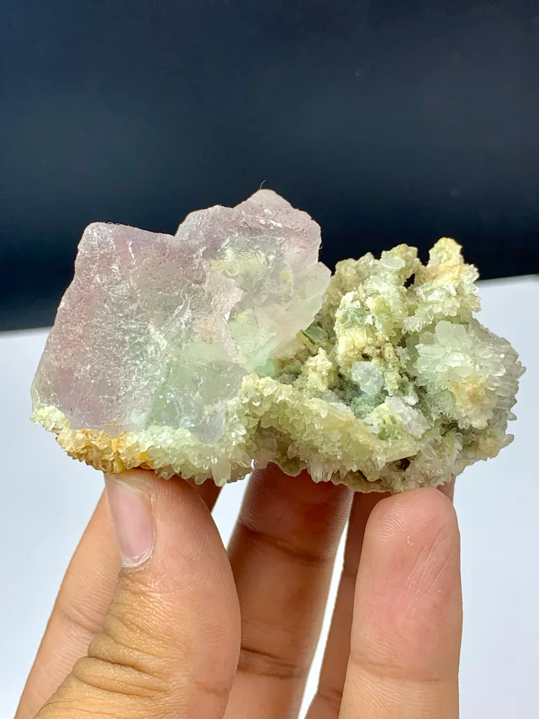 Bi-Color Prismatic Fluorite Crystal Have Quartz Clusters Pakistan,101.84G, Gilgit-Baltistan, Skardu District - image 3