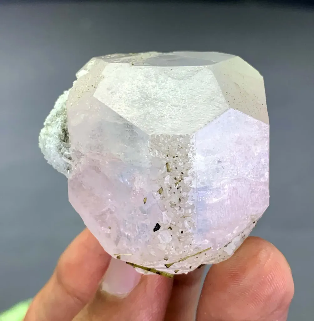 Bicolor Beryl, Aqua var Morganite Crystal with Hexagonal termionations from Afghanistan - image 3