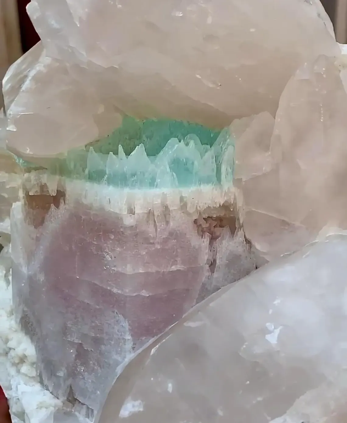 Bicolor Beryl, Etched AquaMorganite Crystal on Quartz from Pakistan - 6.8 kg - image 4