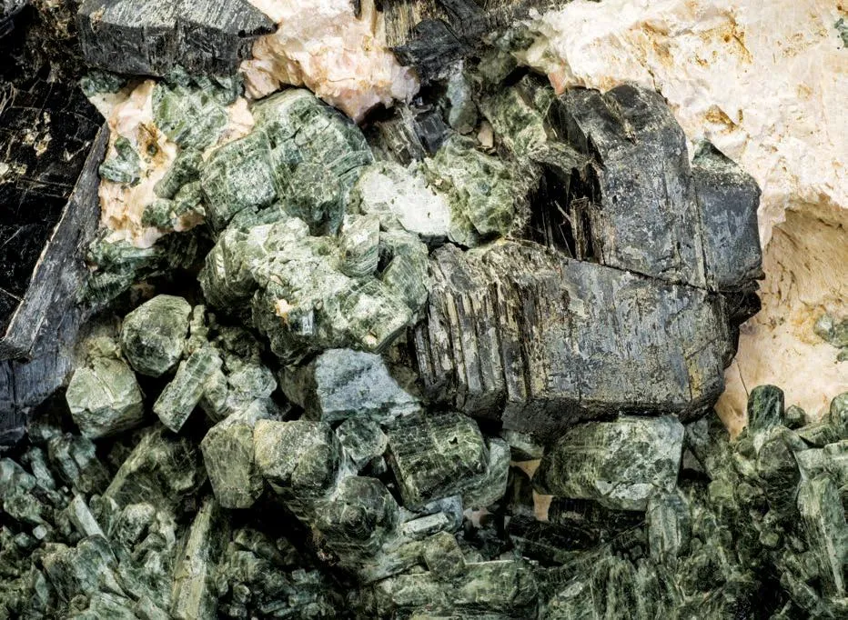 Biotite, Diopside, Calcite image