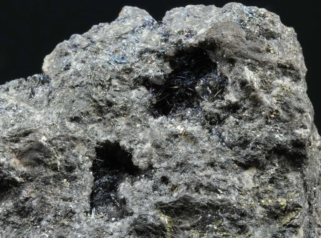 Bismuthinite Crystals Lining Vugs - image 2