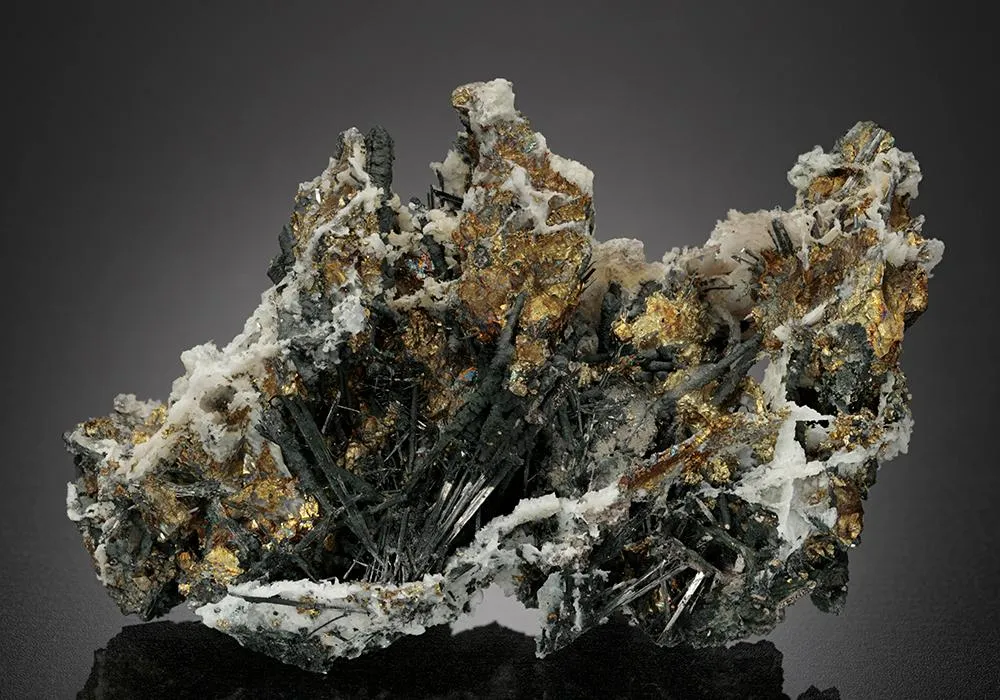 Bismuthinite with Chalcopyrite image