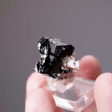 Bixbyite