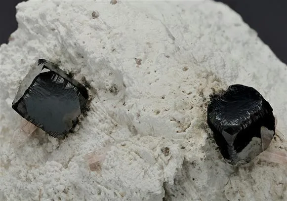 Bixbyite image
