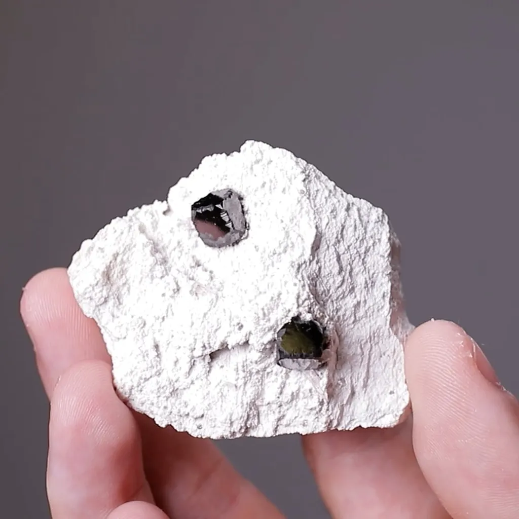 Bixbyite image